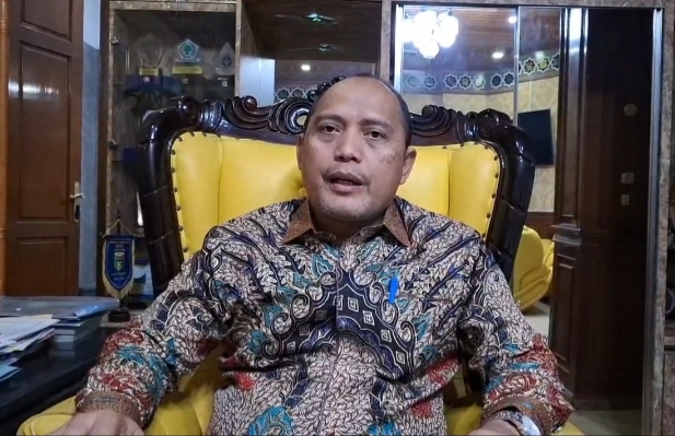 Ketua DPRD Kabupaten Serang Bahrul Ulum saat memberikan keterangan pers 