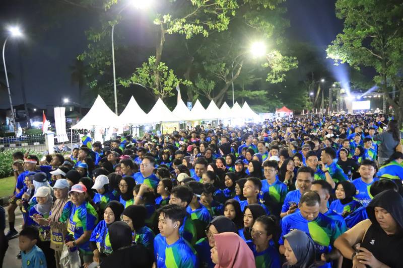 Suasana Color Run Night di Kota Tangerang.