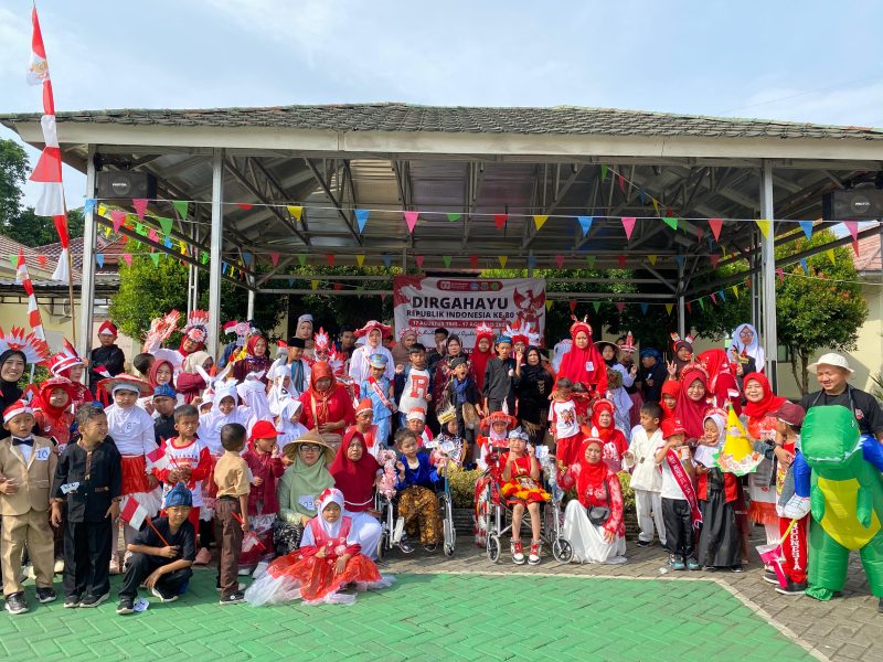 SKH Negeri 02 Kota Serang gelar Karnaval meriahkan HUT Kemerdekaan RI ke 80