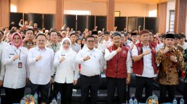 Gubernur Banten, Andra Soni saat Berfoto Bersama dalam Pembukaan MPLSR. (Ist)