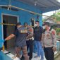 Anggota Polsek Tigaraksa saat Olah Tempat Kejadian Perkara (TKP) Penemuan Jenazah di Rumah Kontrakan. (Dok)