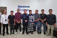 Menteri Lingkungan Hidup, Hanif Faisol Nurofiq, mengunjungi sejumlah jurnalis, korban intimidasi dan pengeroyokan 