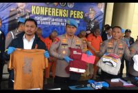 Polres Serang saat Menggelar Konferensi Pers Kasus Pengeroyokan Wartawan dan Staf KLH. (Foto. Azam/TotalBanten.com)
