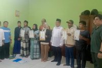 Wali Murid didampingi pengacara dan Kemenag Kota Serang saat pengambilan ijazah di Ponpes Al Dzikri