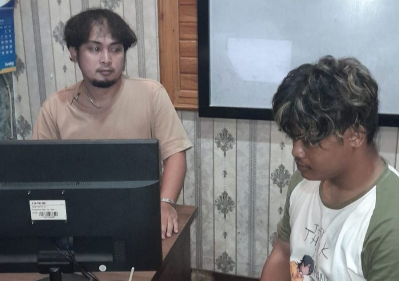 Sopir Pickup berinisial IS saat menjalani BAP kasus narkoba di Polres Serang. (Dok/Total Banten)