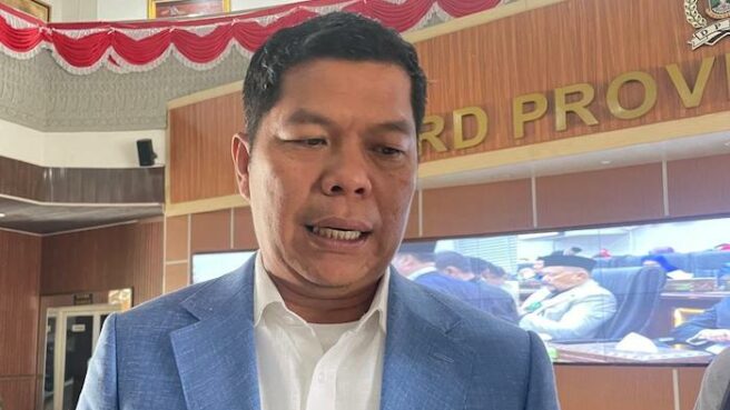 Ketua DPRD Banten, Gahmi Hakim saat Memberikan Keterangan Pers. (Dok)