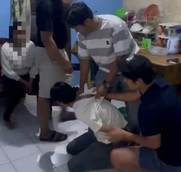 Penyidik Polres Serang saat Meringkus Dua Begal Motor di Cikande, Kabupaten Serang. (Dokumentasi)