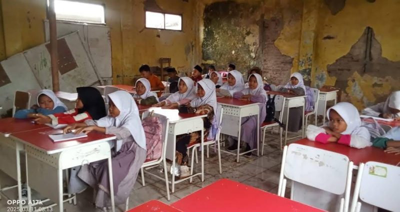 Gedung SDN Palamakan 1 Kabupaten Serang nyaris roboh. (Dok)