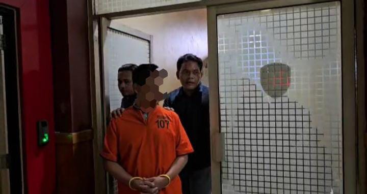 DPO Kasus Penipuan saat Digelandang Penyidik ke Polda Banten. (Ist)