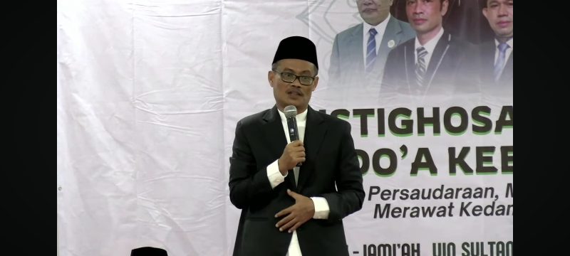 Rektor UIN SMH Banten, Muhammad Ishom, saat memberikan sambutan di kegiatan Istighosah kubro dan doa kebangsaan. (FOTO: Dok.Humas UIN)