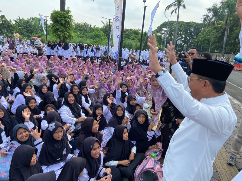 Wali Kota Tangerang, Sachrudin saat menyapa para santri. (Ist)