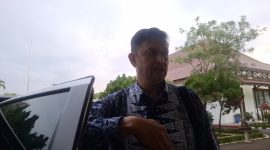 Kepala Badan Pengelola Keuangan dan Aset Daerah ( BPKAD ) Epi Priatna, Bungkam, tidak berkompeten dalam 


pengelolaan keuangan dan Aset Daerah, Ia memilih lempar tanggung jawab pada Sekda!!!