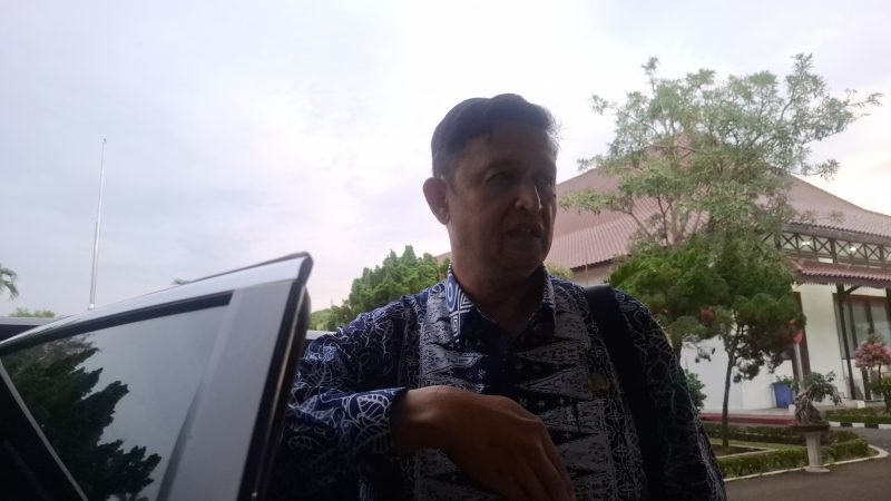 Kepala Badan Pengelola Keuangan dan Aset Daerah ( BPKAD ) Epi Priatna, Bungkam, tidak berkompeten dalam 


pengelolaan keuangan dan Aset Daerah, Ia memilih lempar tanggung jawab pada Sekda!!!