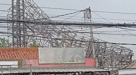 Kondisi Reklame Roboh di Ciputat, Tangerang Selatan. (Ist)