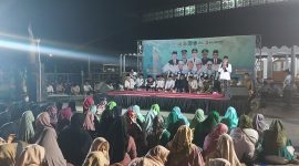 Ribuan santri memadati halaman Masjid Agung Ats-Tsauroh, Kota Serang, saat peringatan Hari Santri Nasional 2025, Selasa, 21 Oktober 2025