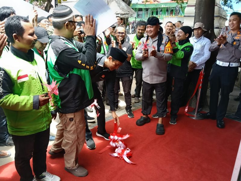 Kapolres Serang AKBP Condro Sasongko meresmikan tiga fasilitas inovatif di Desa Citerep, Ciruas, yang secara khusus didedikasikan bagi para driver ojol.