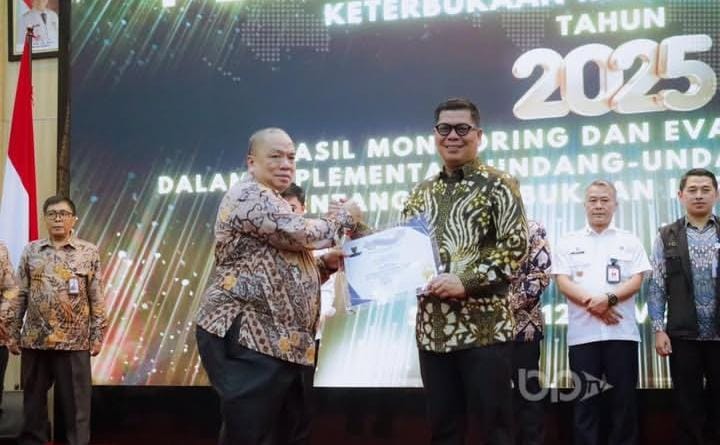 Fahmi Hakim Ketua DPRD Provinsi Banten Diganjar Penghargaan Keterbukaan Informasi Publik