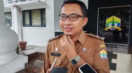 Kepala DLH Kota Serang, Farach Richi saat memberikan keterangan pers soal penjajakan kerjasama pengelolaan sampah Tangerang Selatan.