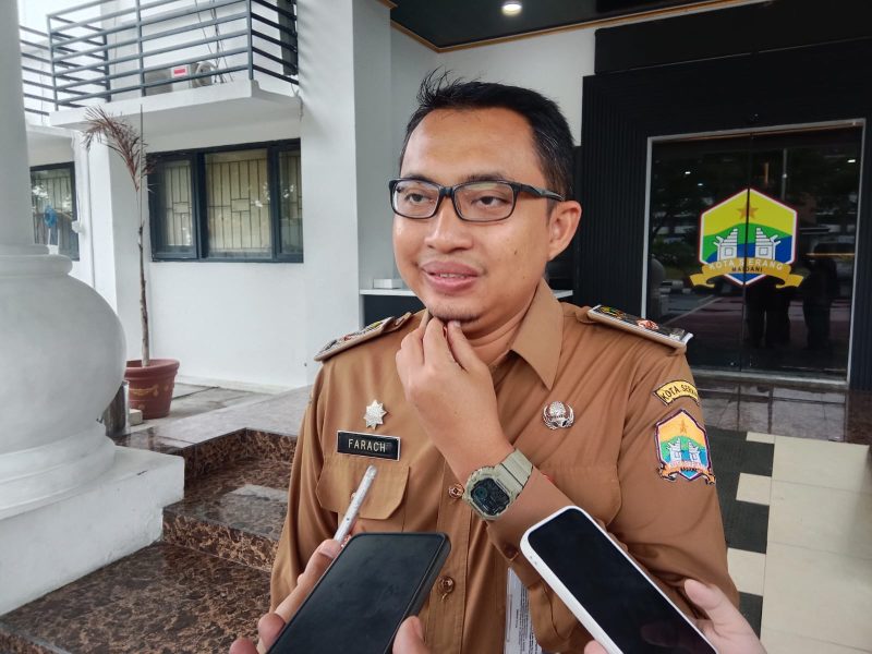 Kepala DLH Kota Serang, Farach Richi saat memberikan keterangan pers soal penjajakan kerjasama pengelolaan sampah Tangerang Selatan.