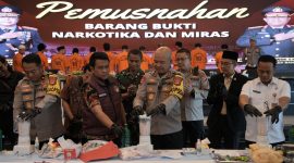 Kapolda Banten Musnahkan Barang Bukti Narkoba dan Minuman Keras ( Miras ) Menjelang Tahun Baru 2025.