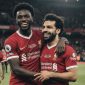 Konate dan Salah dalam sebuah momen permainan Liverpool. (Dok)