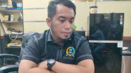 Anggota Komisi IV DPRD Kabupaten Serang, Azwar Anas, Memberikan Keterangan Kepada Pers, Selasa (20/1)