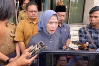 Bupati Serang Ratu Rachmatizakiyah Distribusikan Bantuan Pompa Air dan Normalisasi Sungai Pada Wilayah Terdampak Banjir Di Kabupaten Serang.