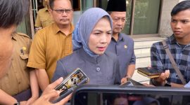 Bupati Serang Ratu Rachmatizakiyah Distribusikan Bantuan Pompa Air dan Normalisasi Sungai Pada Wilayah Terdampak Banjir Di Kabupaten Serang.