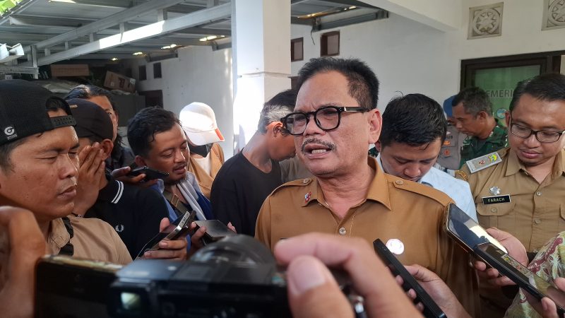 Warga Kecamatan Taktakan tolak pengiriman Sampah Dari Tangsel Ke Kota Serang, Dengan Catatan Aroma Tak Sedap.