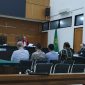Sidang Eks kadis LH Tangsel, sesaat setelah membaca tuntutan oleh Jaksa di Pengadilan Negeri Serang, (Dok: Totalbanten).