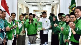 Foto bersama Ketua Umum PPP, Muhamad Mardiono, usai penyerahan PLT Ketua Dan Sekertaris DPW PPP Banten, (Dok: Ist/Totalbanten).