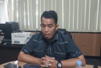 Anggota DPRD Kabupaten Serang, Azwar Anas saat memberikan keterangan pers. (FOTO; Saepul Arifin)