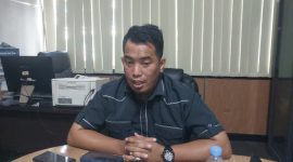 Anggota DPRD Kabupaten Serang, Azwar Anas saat memberikan keterangan pers. (FOTO; Saepul Arifin)