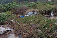 Mobil yang terseret arus banjir di Kota Cilegon. (dok.Istimewa)