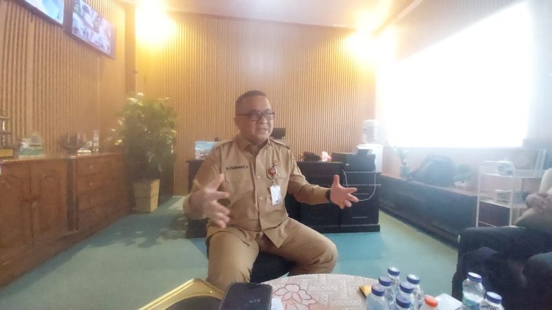 Kepala DPKD Kabupaten Serang, Rahmat Fitriyadi saat memberikan keterangan pers