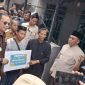 Walikota serang, Budi Rustandi, Memberikan Bantua kepada keluarga korban Rumah Roboh, Selasa (3/2) (Doc: Dirhat/Totalbanten).