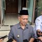 Wakil Bupati Serang, Najib Hamas, memberikan keterangan usai Rapat Paripurna Kepada pers di halaman gedung DPRD Kabupaten Serang, Rabu (18/2) Doc (Totalbanten).