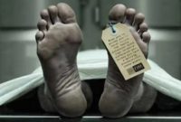 Ilistrasi : Polisi dan tim forensik menyelidiki Supir Truk yang tergantung di bak kendaraanya, (Dok :Ist/Totalbanten).