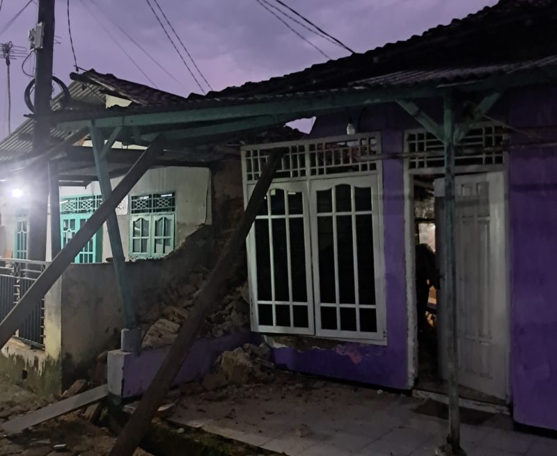 Rumah warga Runtuh menimpa Lansia 80 Tahun di Kelurahan Kaligandu, Kecamatan Serang, Kota Serang, Minggu (1/2) Doc. (Ist/Totalbanten)