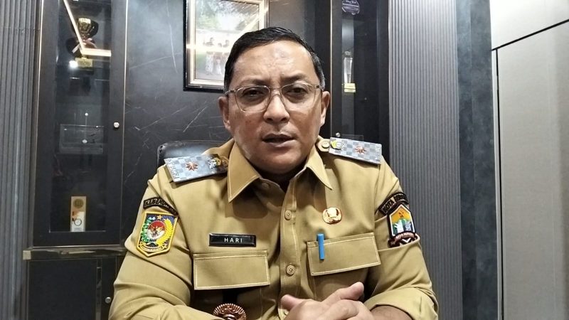 Kepala Bapenda Kota Serang, Hari W Pamungkas saat memberikan keterangan pers terkait penyesuaian NJOP tanah. (Engkos Kosasih)