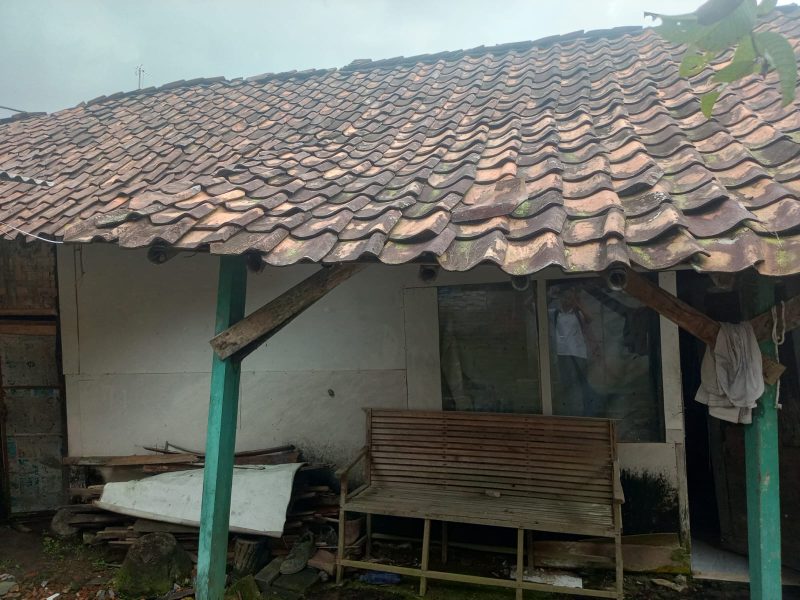 Misnadi Riyanto Salah Satu Warga Serang, Telah Menghuni Gedung Reyot dalam Kurun Waktu 20 Tahun, (Dok:Ipung).