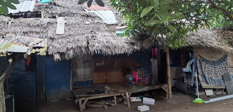 Rumah Rapuh dengan Atap Bolong di pojokan perumahan Geraha Cisait, Desa Cisait, kecamatan keragilan. (Doc: Totalbanten)