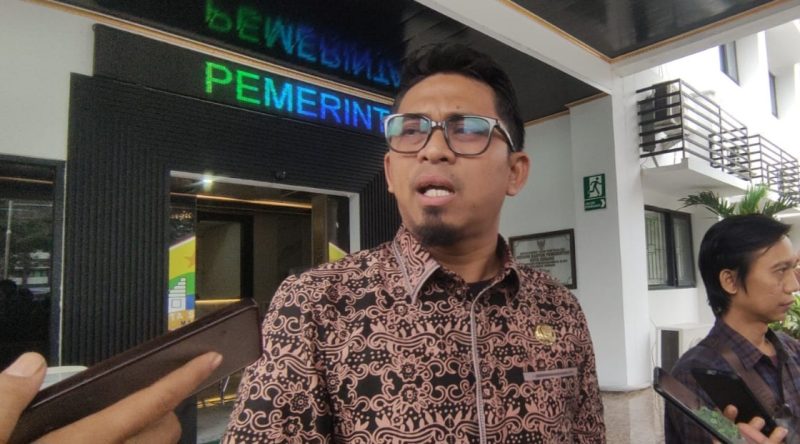 Kepala Dinas Pendidikan dan Kebudayaan Kota Serang, Ahmad Nuri, memberikan keterangan kepada pers, Doc: (Totalbanten)