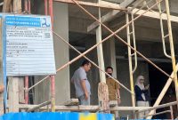 PLT Kepala UPT Pengawasan dan Pengendalian Bangunan Gedung DCKTR Kota Tangerang Selatan Melakukan Sidak Pembangunan Gedung di Tanggerang Selatan, Doc : (Ist/Totalbanten)