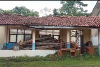  Rohani Kepala Sekolah SMPN 3 Pamarayan Mengeluh Tiga Ruangan Gedung Sekolah Ambruk, (Dok:Ipung).