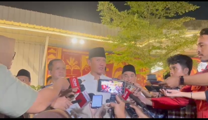 Menteri Koordinator Infrastruktur dan Pembangunan Kewilayahan, Agus Harimurti Yudhoyono Diserbu Keluhan Saat Berkunjung ke Mesjid At-Tsaurah Kota Serang Banten, (dok;Ipung).