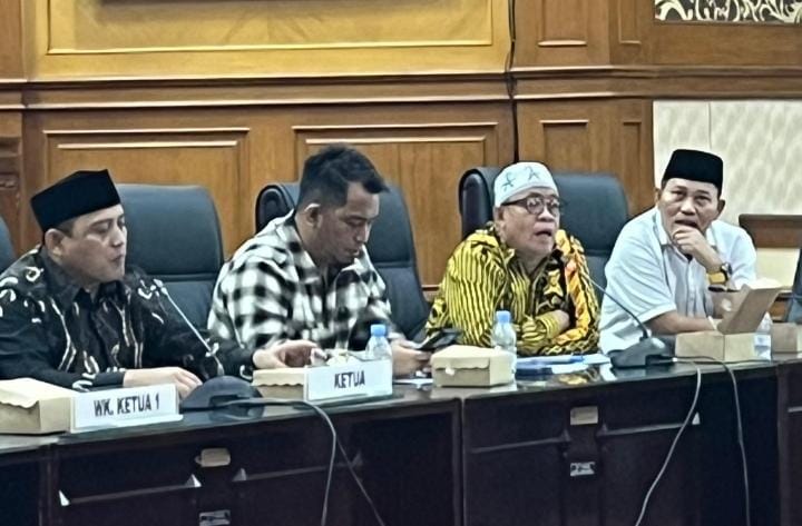 Banggar DPRD Kabupaten Serang saat rapat terkait gaji PPPK paruh waktu (dok)