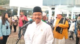 Menteri Sosial, Saifullah Yusuf saat Memberikan Keterangan Pers di Serang. (Dok. Total Banten)
