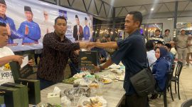 Ketua DPC Partai Demokrat Kabupaten Serang, Azwar Anas, memberikan keterang kepada pers, (Doc)