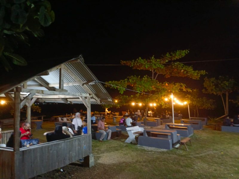 Wisata Pantai Sawargi Bernuasa Cafe Dipadati Pengunjung Pasca Lebaran